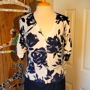 Floral Short Sleeve Sweater Navy and White, Ruching detail on sleeves